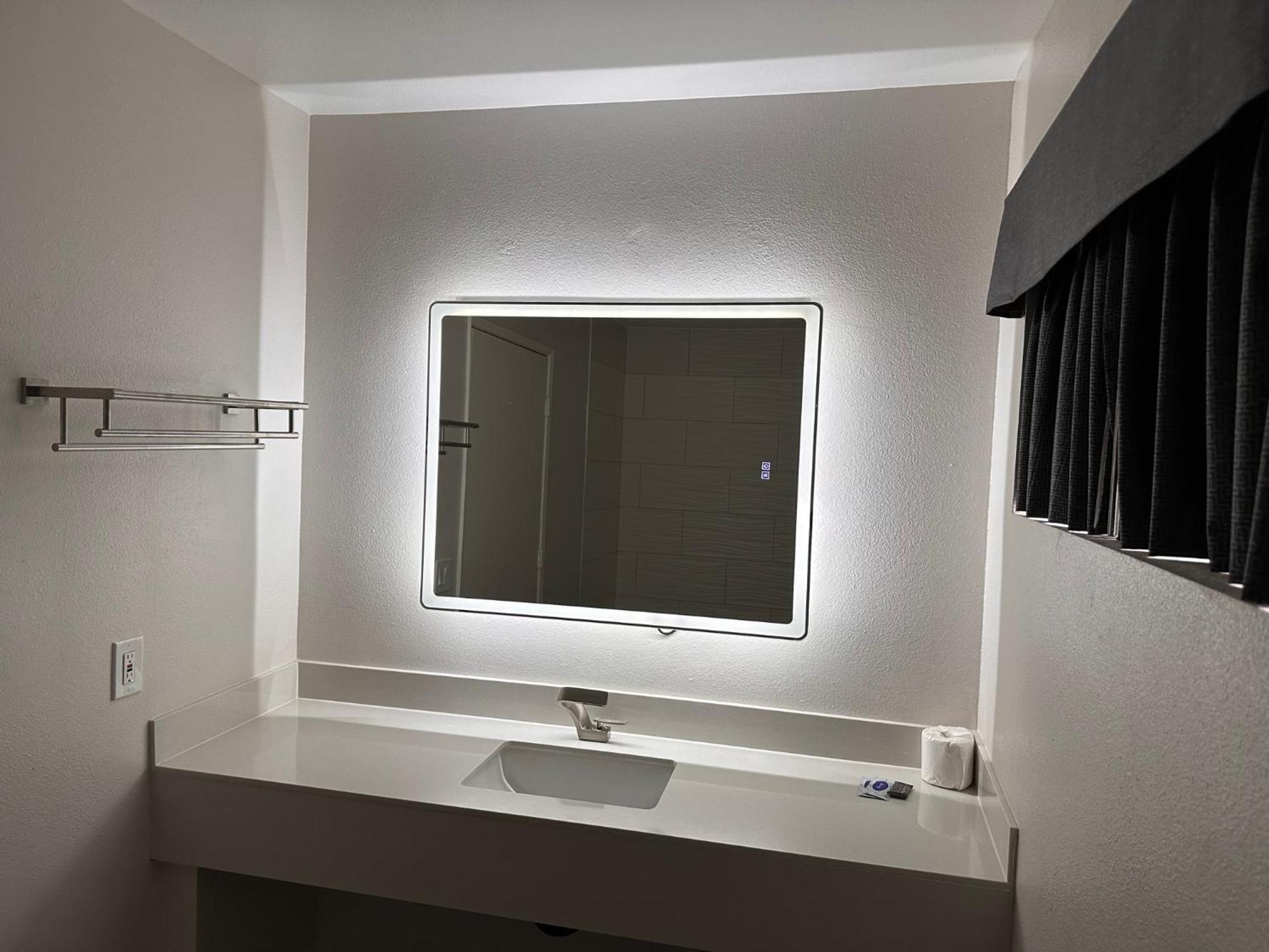 Five Star 3* West Covina